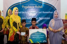 Rayakan HUT Ke-122 Pegadaian,...