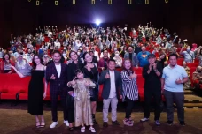 Film Kartu Pos Wini...