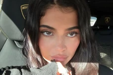 Kylie Jenner Dirumorkan...