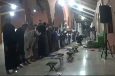 Salat Tarawih 8 Jam...