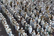 5 Tradisi Tarawih Unik...