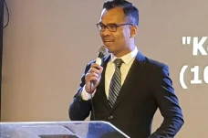 Profil Ronald Sinaga,...