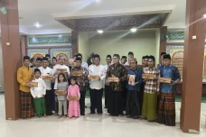 Perindo Bagikan Sarung...