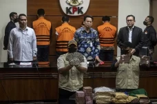 KPK Ungkap Duit Suap...