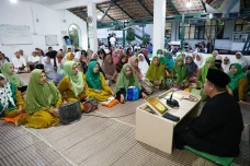 Perkuat Silaturahmi,...