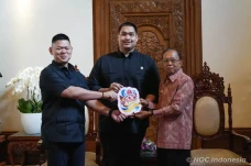 Wayan Koster Melunak...