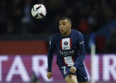 Kylian Mbappe Lewati...