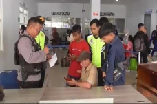 Tertipu Tiket Kapal...