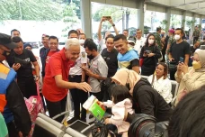 Ganjar Pranowo Lepas...