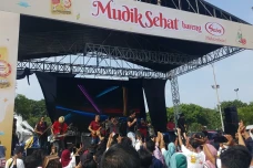 Hibur 4.000 Pemudik,...