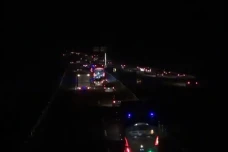 Pemudik Padati Gerbang...