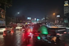 Hingga Malam Ini, Jalur...