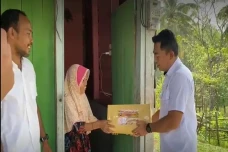 Semringah! Jelang Lebaran,...