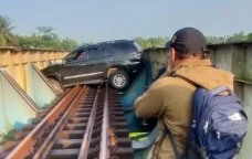 Fortuner Pemudik Nyelonong...