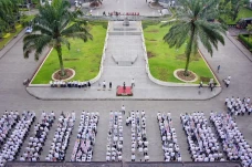 Hari Pertama Kerja,...