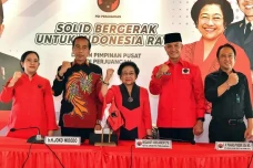 PDIP Ingin Ganjar dan...
