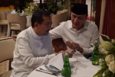 Tampil Akrab di Kediaman...