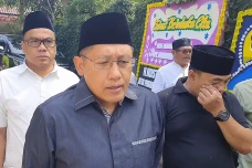 Melayat ke Rumah Duka...