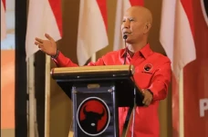 PDIP Jatim Gelar Konsolidasi...