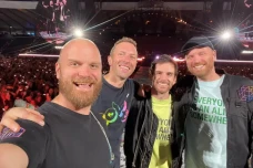 Coldplay Dijadwalkan...