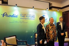 Berusia Setengah Abad,...