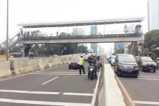 Cegah Pemotor Menerobos,...