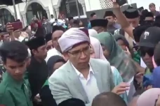 TGB Zainul Majdi Hadiri...