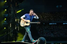 Coldplay Bawa 200 Kru...