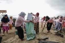 Tarik Wisatawan, Srikandi...