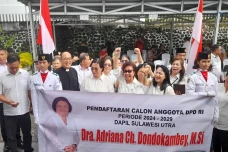 Kakak Kandung Gubernur...