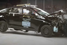 IIHS Sebut Mobil Kecil...