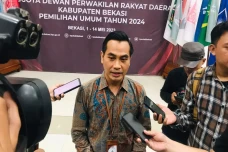 949 Bacaleg Berebut...