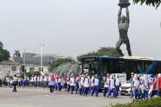 Ratusan Siswa Sambut...