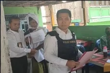 Polda Sumsel Tangkap...