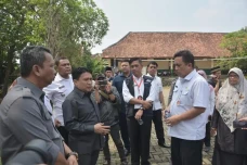 Masih Banyak Jalan Rusak,...