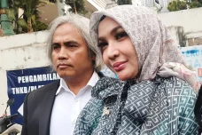 Roro Fitria Kemalingan,...