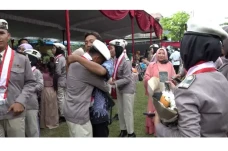 Isak Tangis Warnai Wisuda...