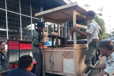 Satpol PP Bongkar Lapak...