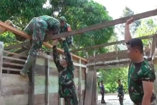 Rumah Warga Natuna Tak...