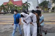 Kena Batunya, 5 Pocong...