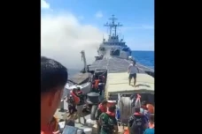 KRI Teluk Hading Terbakar...