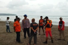 3 Remaja Terseret Arus...