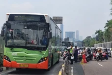 Hindari Demo di Gedung...