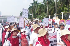 Ribuan Tenaga Medis...