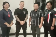 Bule Kanada Buronan...