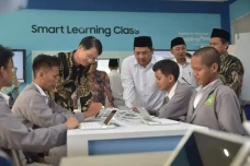Tingkatkan Literasi...
