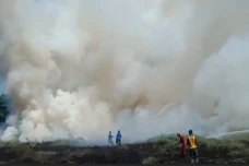 Lahan di Ujung Landasan...