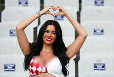 Model Seksi Ivana Knoll...