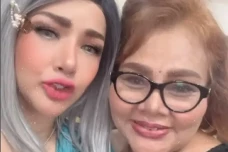 Barbie Kumalasari dan...