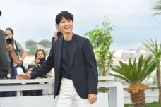Song Joong Ki Dihujat...